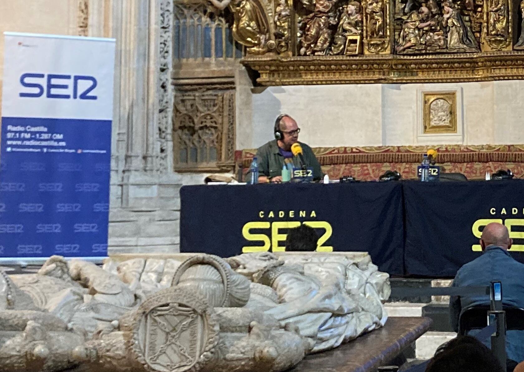 Nacho Ares, durante la grabación de SER Historia en la capilla de Los Condestables de la Catedral de Burgos