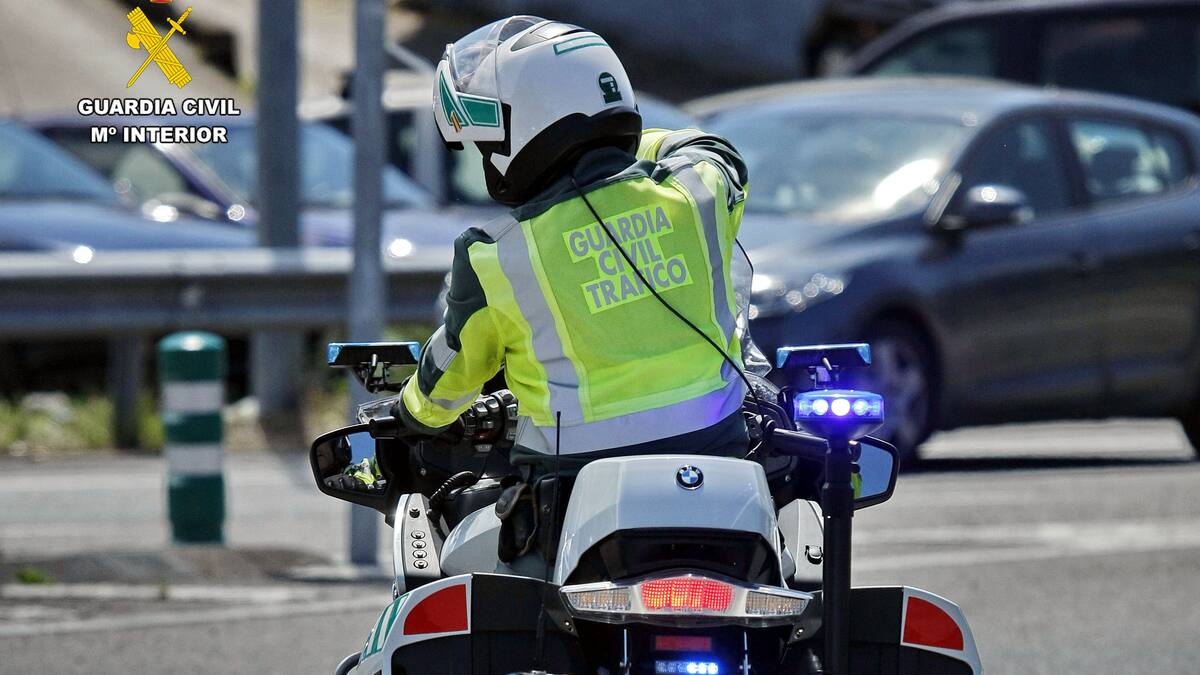Investigan a un joven de Polanco tras huir de la Guardia Civil invadiendo el carril contrario
