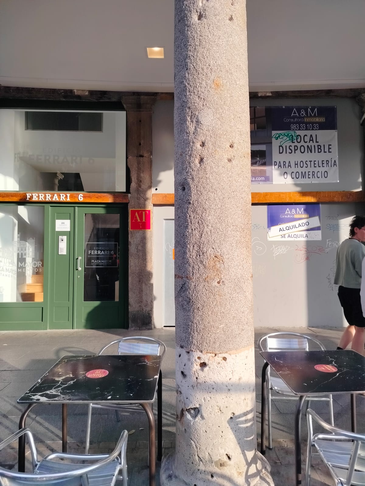 Portal de la calle Ferrari