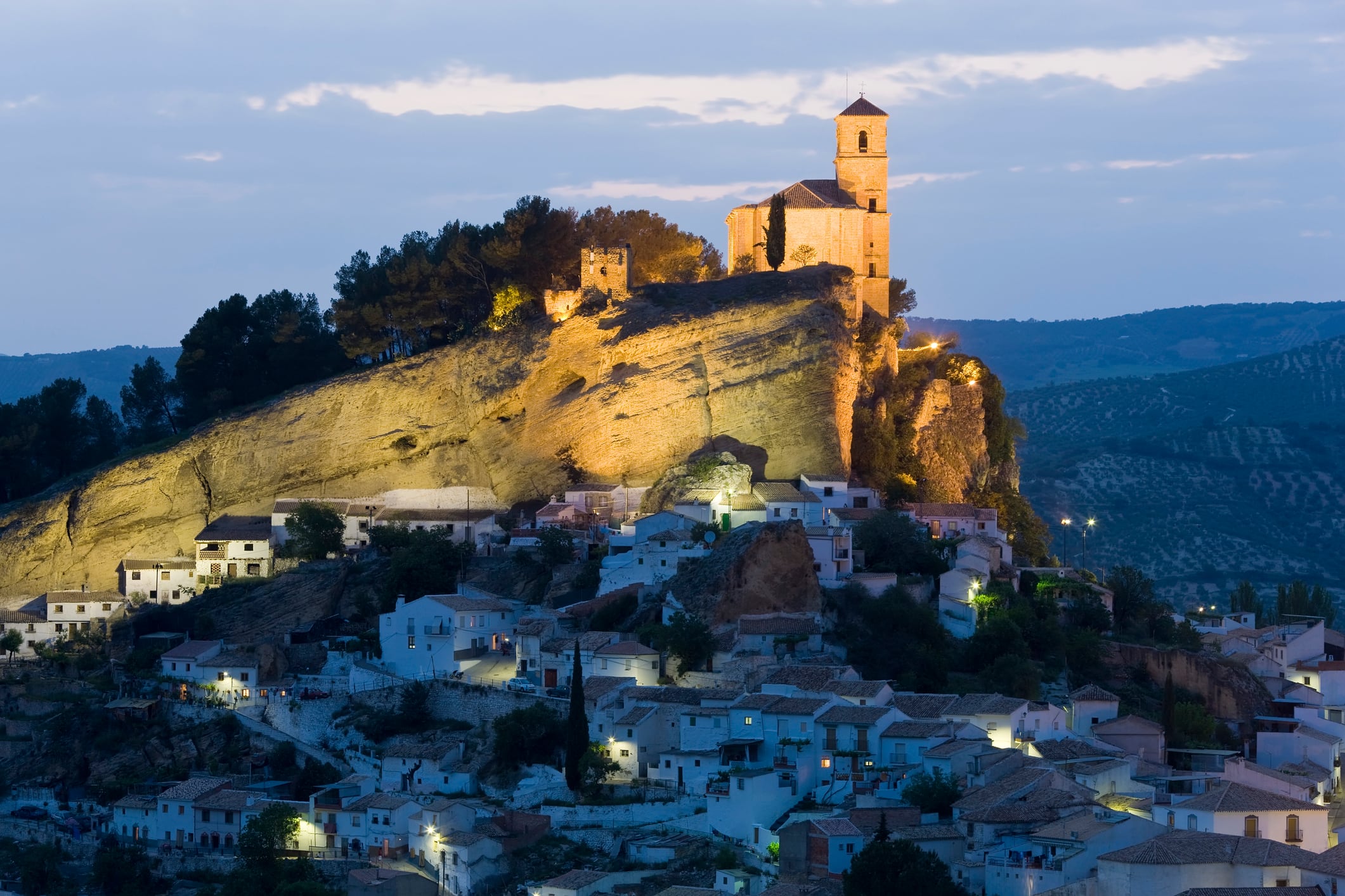 Vista nocturna de Montefrío, en Granada.