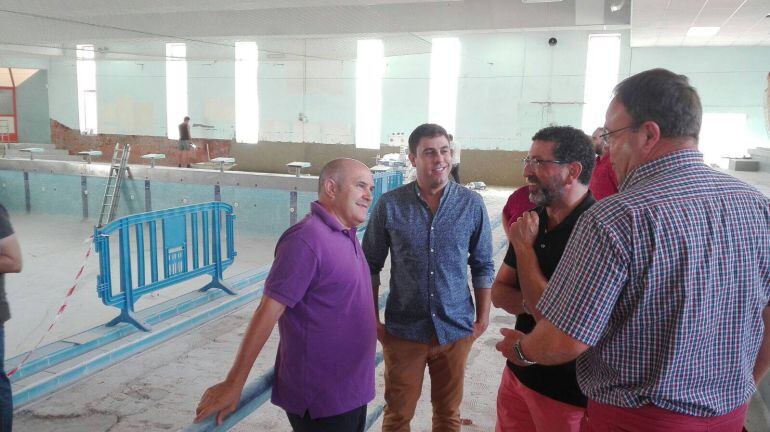 Imagen de la visita de las obras en agosto de los concejales y alcalde de Petrer, Alfonso Lacasa 