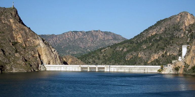 El embalse del Cenajo se encuentra entre ALbacete (Hellín) y Murcia