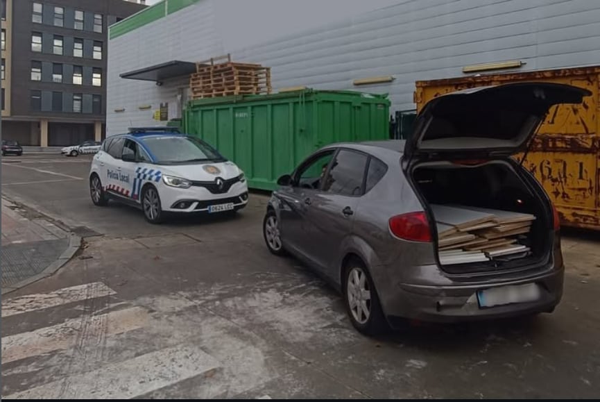 La Policía Local evita el hurto de varios tableros de madera