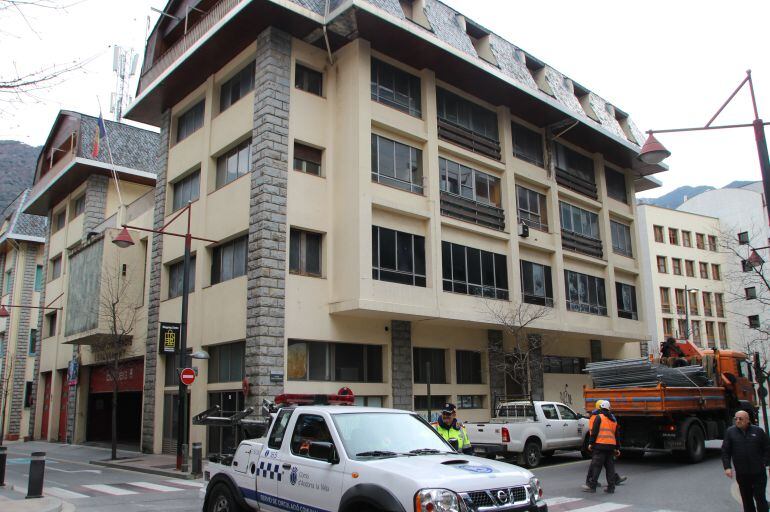 Inici dels treballs de The Cloud, aquest matí, a l'antiga caserna de bombers.