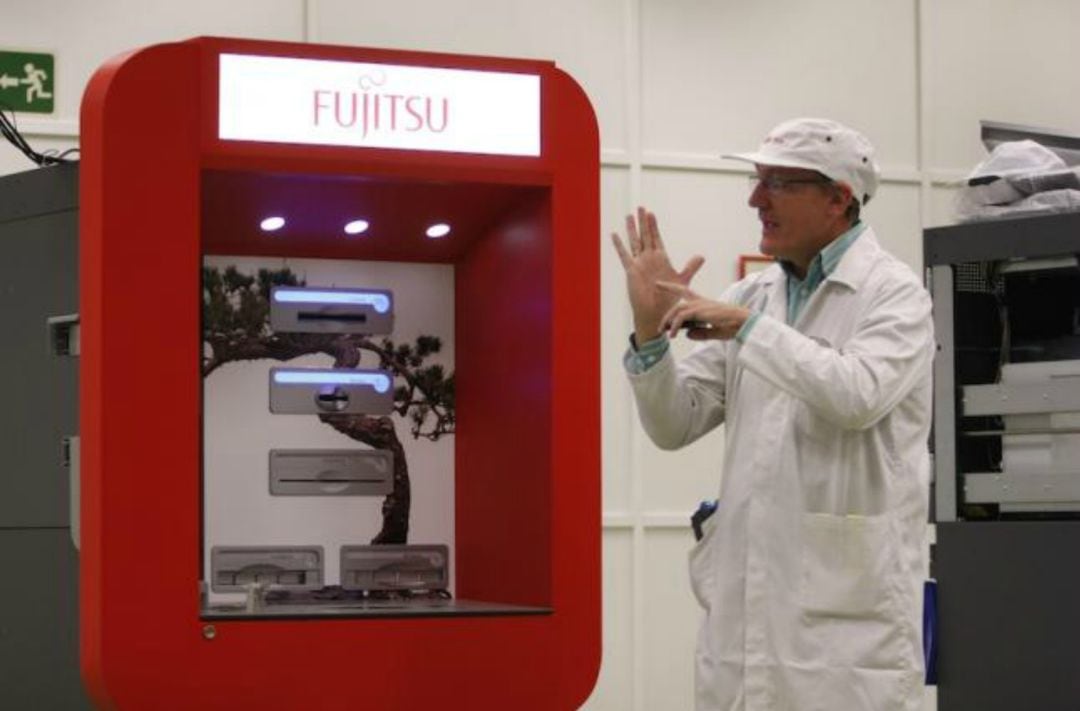 Uno de los cajeros fabricados por Fujitsu en su planta de Málaga