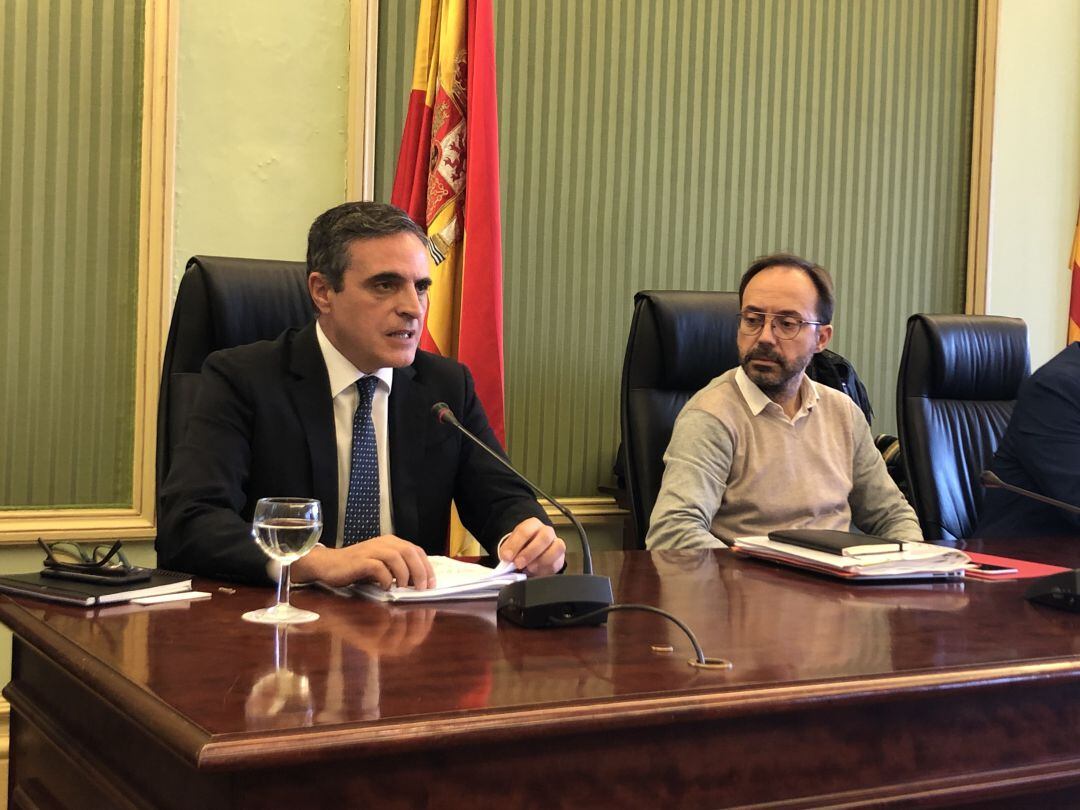 El senador del PP durante su comparecencia