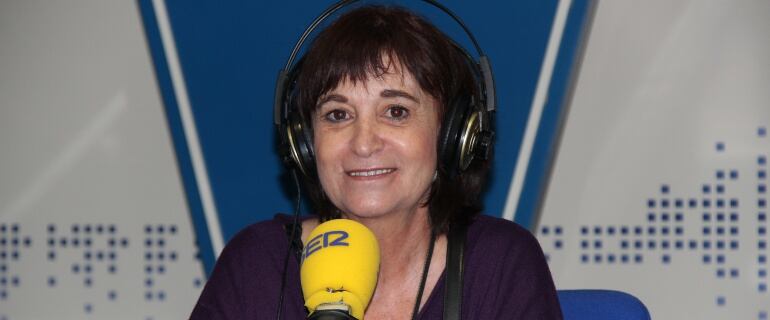 La escritora y periodista Rosa Montero, en los estudios de la Cadena SER.