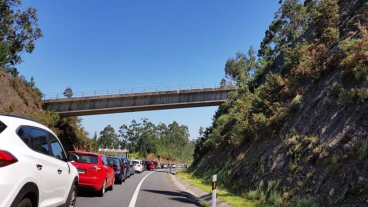 Un polémico semáforo en A Lanzada