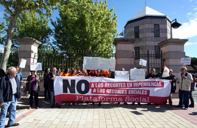 Concentración ante la Junta de Castilla y León por el Centro de Educación Especial