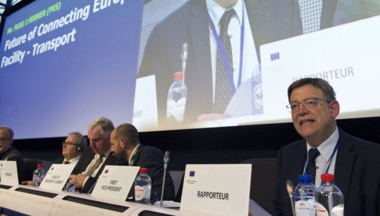 El presidente de la Comunidad Valenciana Ximo Puig, durante su intervención en la sesión plenaria del Comité Europeo de las Regiones en 2017.