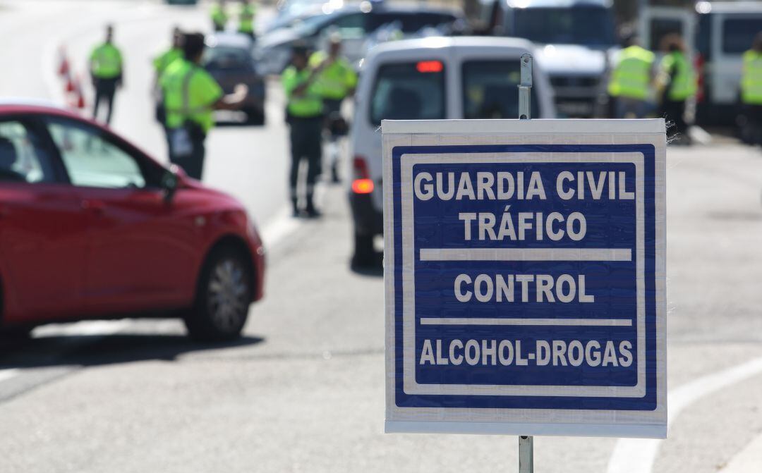 Imagen de archivo de uno de los controles de alcohol y drogas de la Guardia Civil de Tráfico 