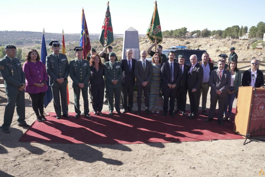 Descubrimiento del monolito en homenaje al Grupo de Acción Rural