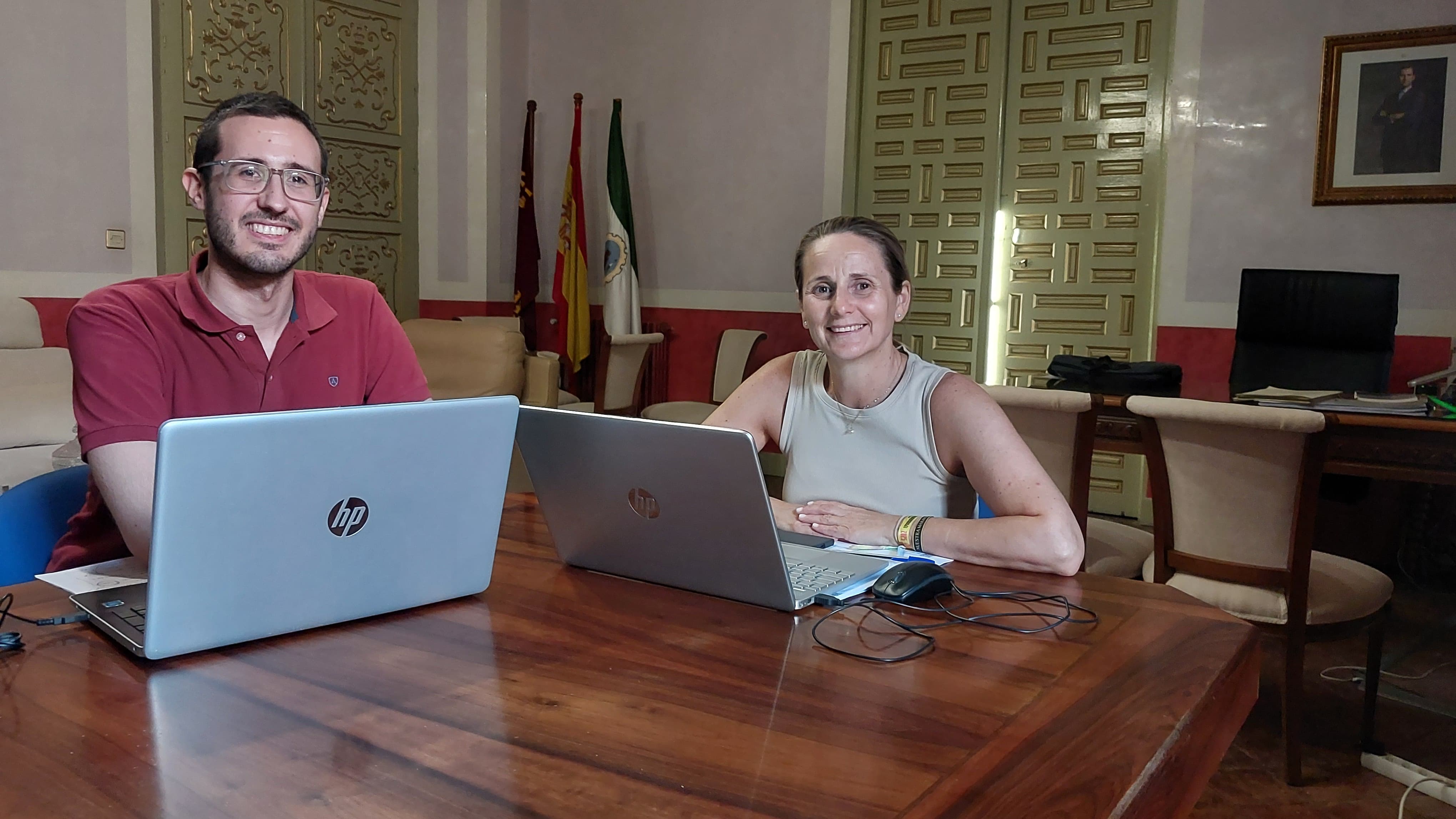 La alcaldesa, Alicia del Amor con el portavoz y secretario General del PSOE de Cehegín