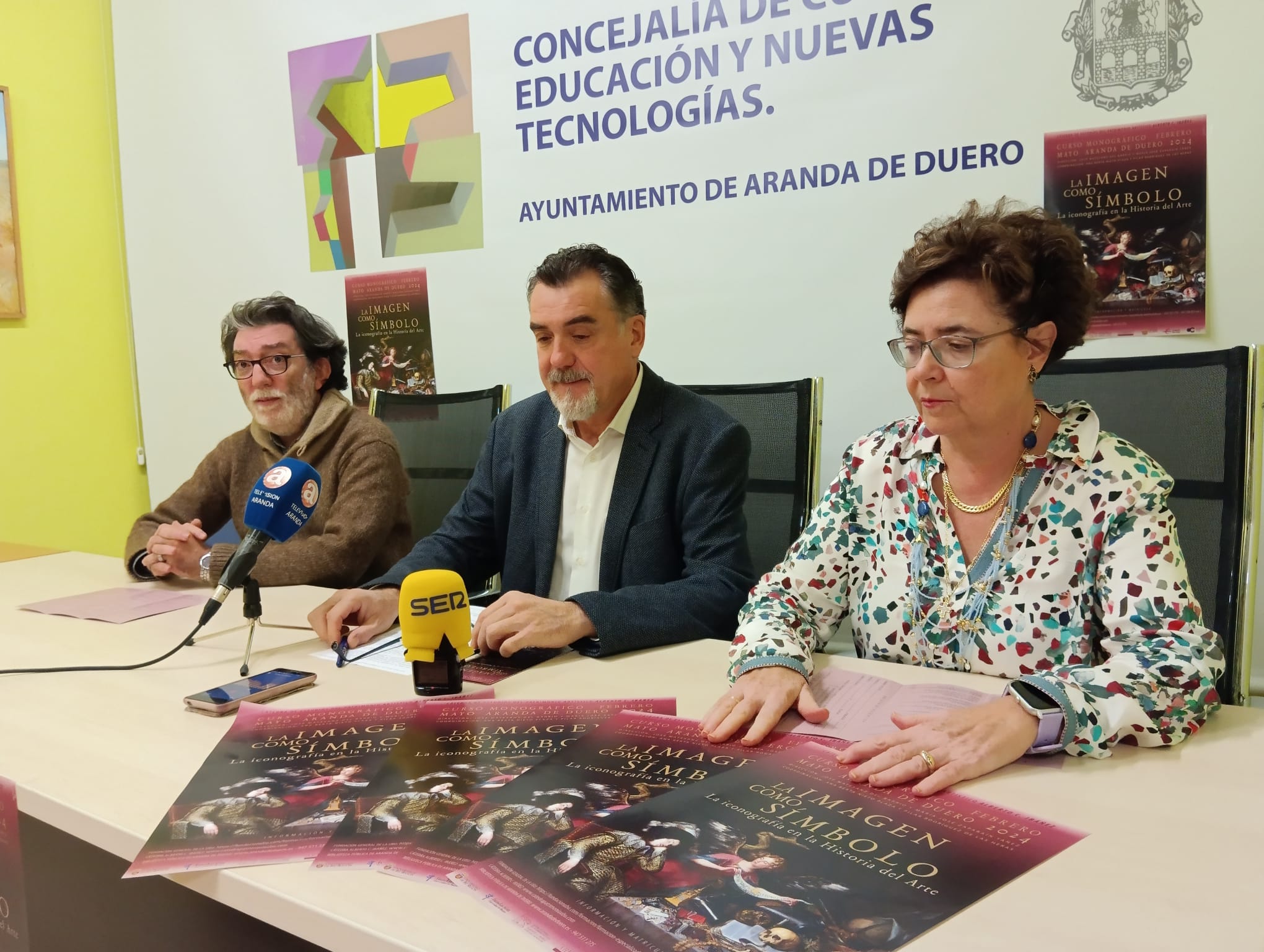 Los directores del curso, María José Zaparaín y José Matesanz, con José Antonio Fuertes, concejal de Cultura (en el centro)