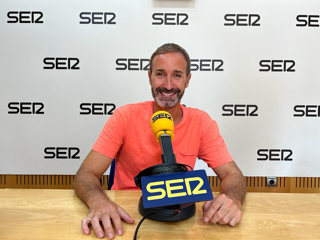 Sito Alonso, entrenador del UCAM Murcia CB, en los estudios de Radio Murcia Cadena SER