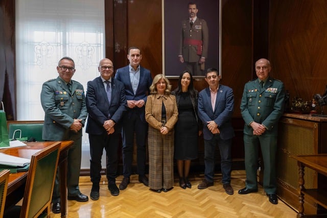 El presidente de la Diputación ha mantenido un encuentro con la directora general de la Guardia Civil para analizar el proyecto de adecuación del edificio principal de la Academia de Úbeda