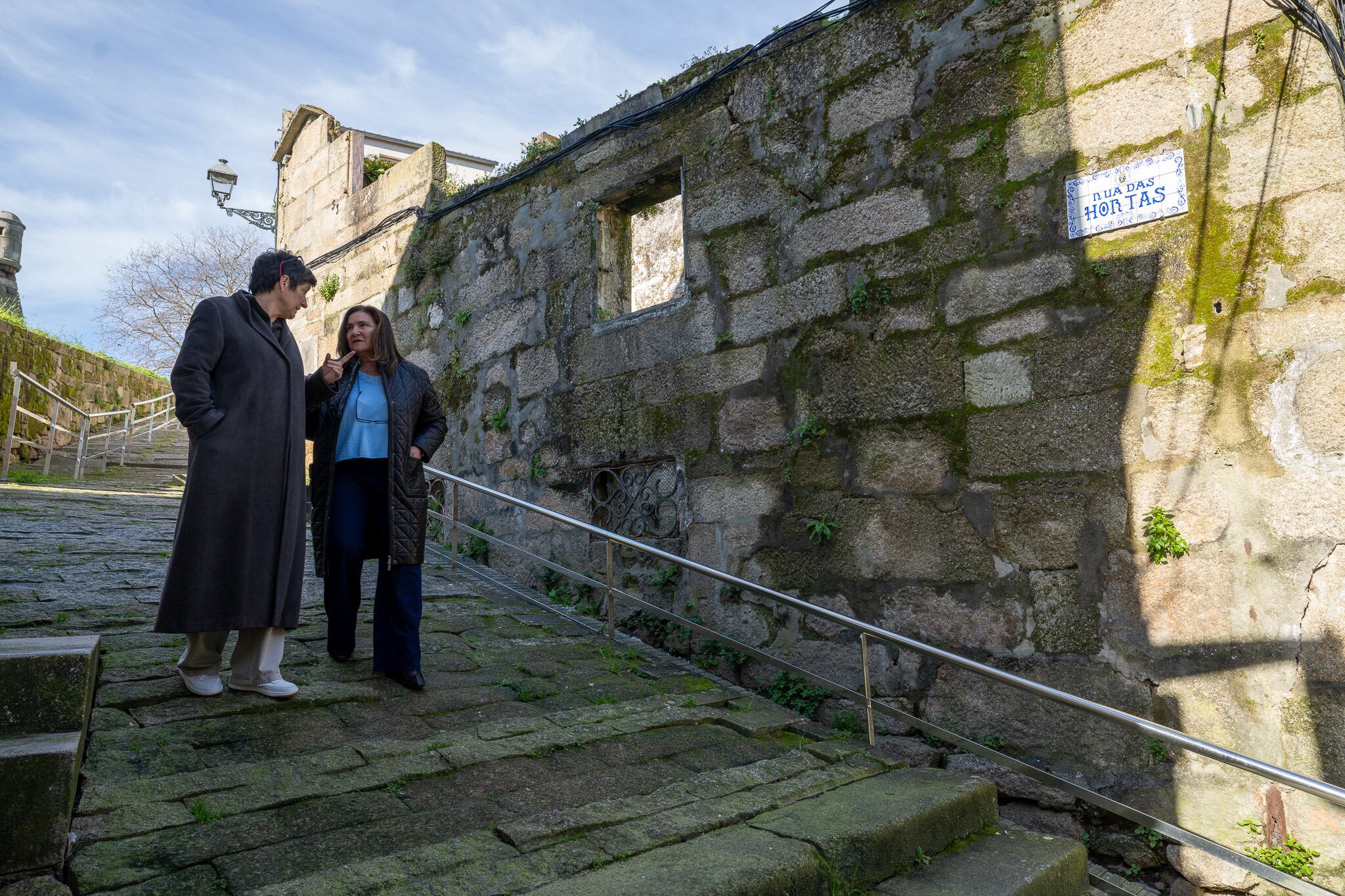 Ana Ortiz visita las rehabilitaciones previstas en el Casco Vello de Vigo