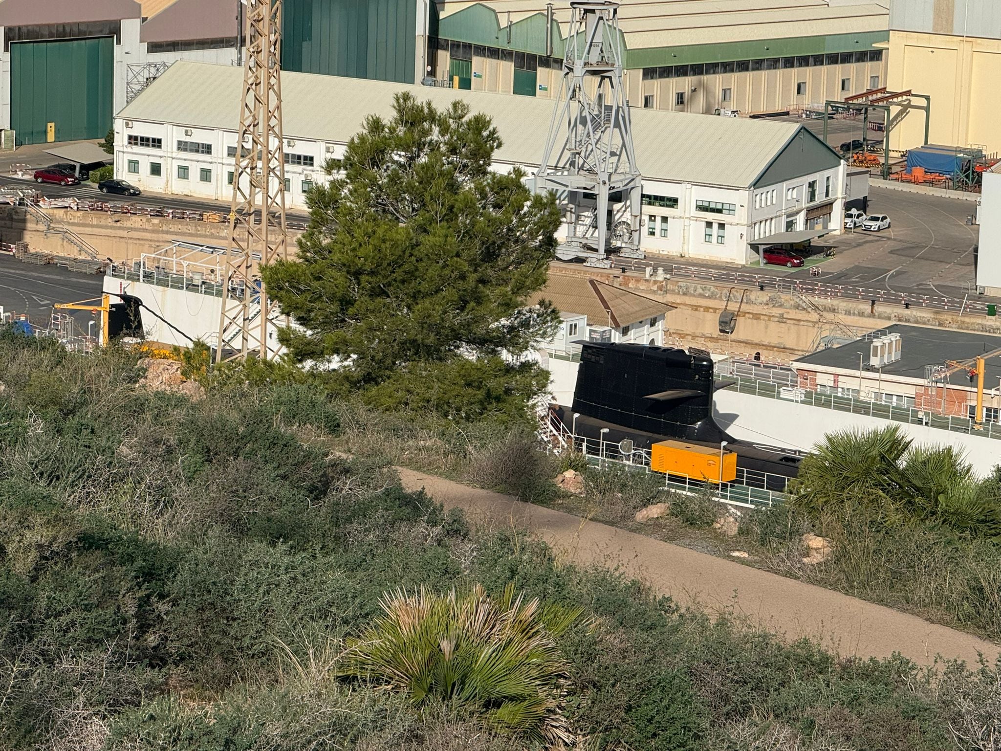 El S-82, a punto de su puesta a flote