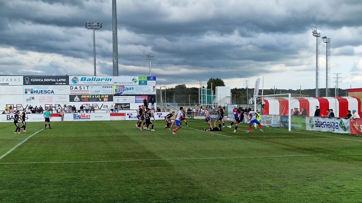 El Barbastro suma tres puntos de oro ante la UD Logroñés que le sacan del descenso