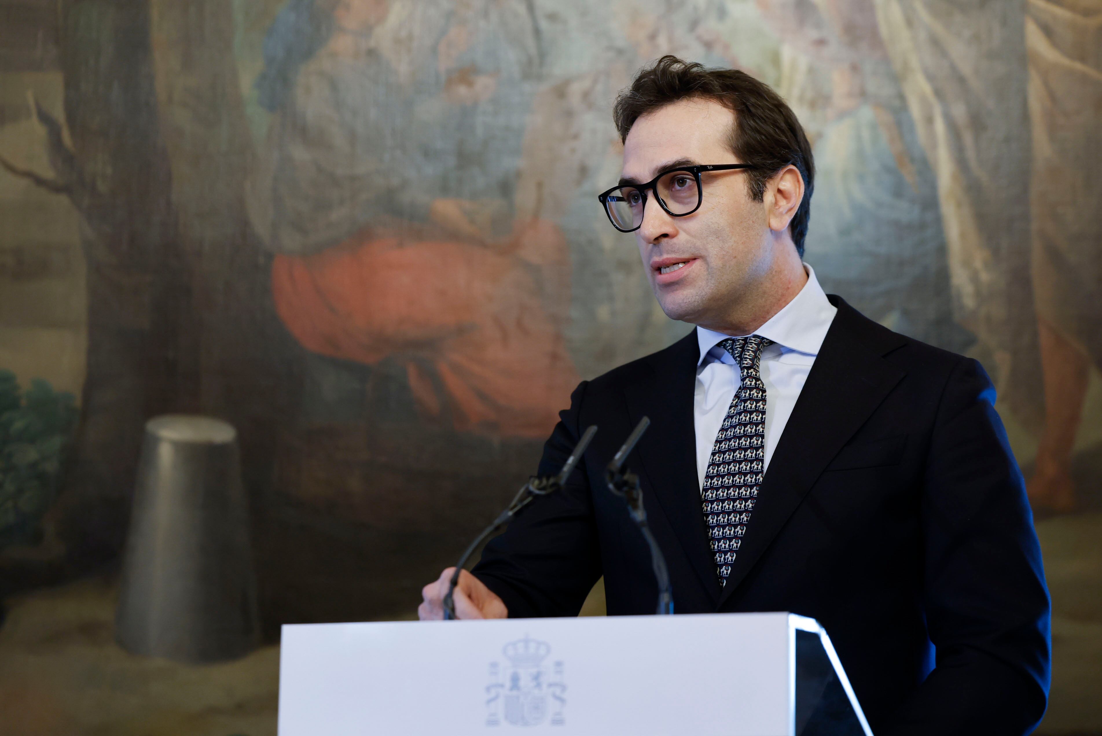 El nuevo vicepresidente primero del Gobierno, Carlos Cuerpo, interviene durante el acto de traspaso de carteras este viernes en Madrid.