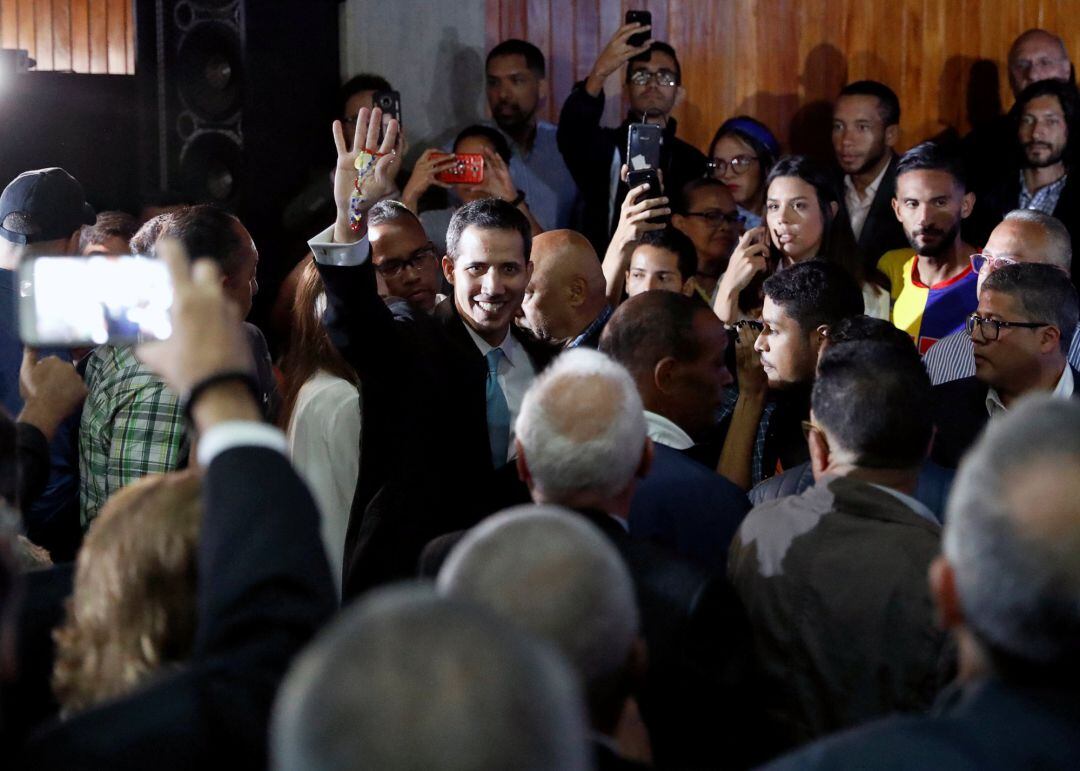 El líder opositor y autoproclamado presidente interino Juan Guadió, a su llegada al acto para presentar su &#039;Plan País&#039;