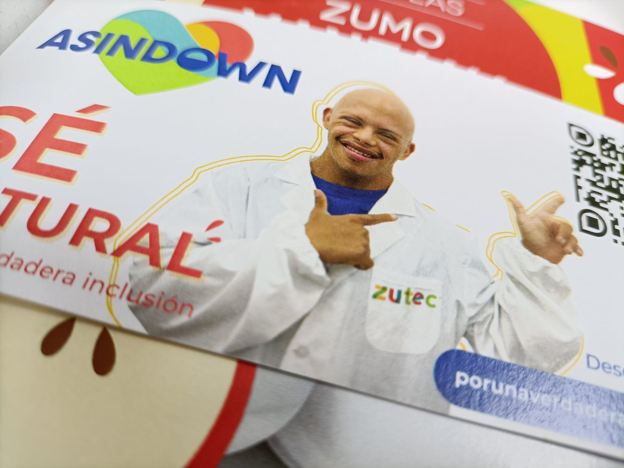 Imagen de la campaña promocional de la colaboración de Asindown con la empresa Zutec