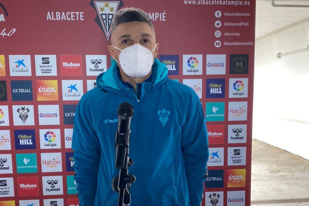 Dani Torres, durante su comparecencia ante la prensa