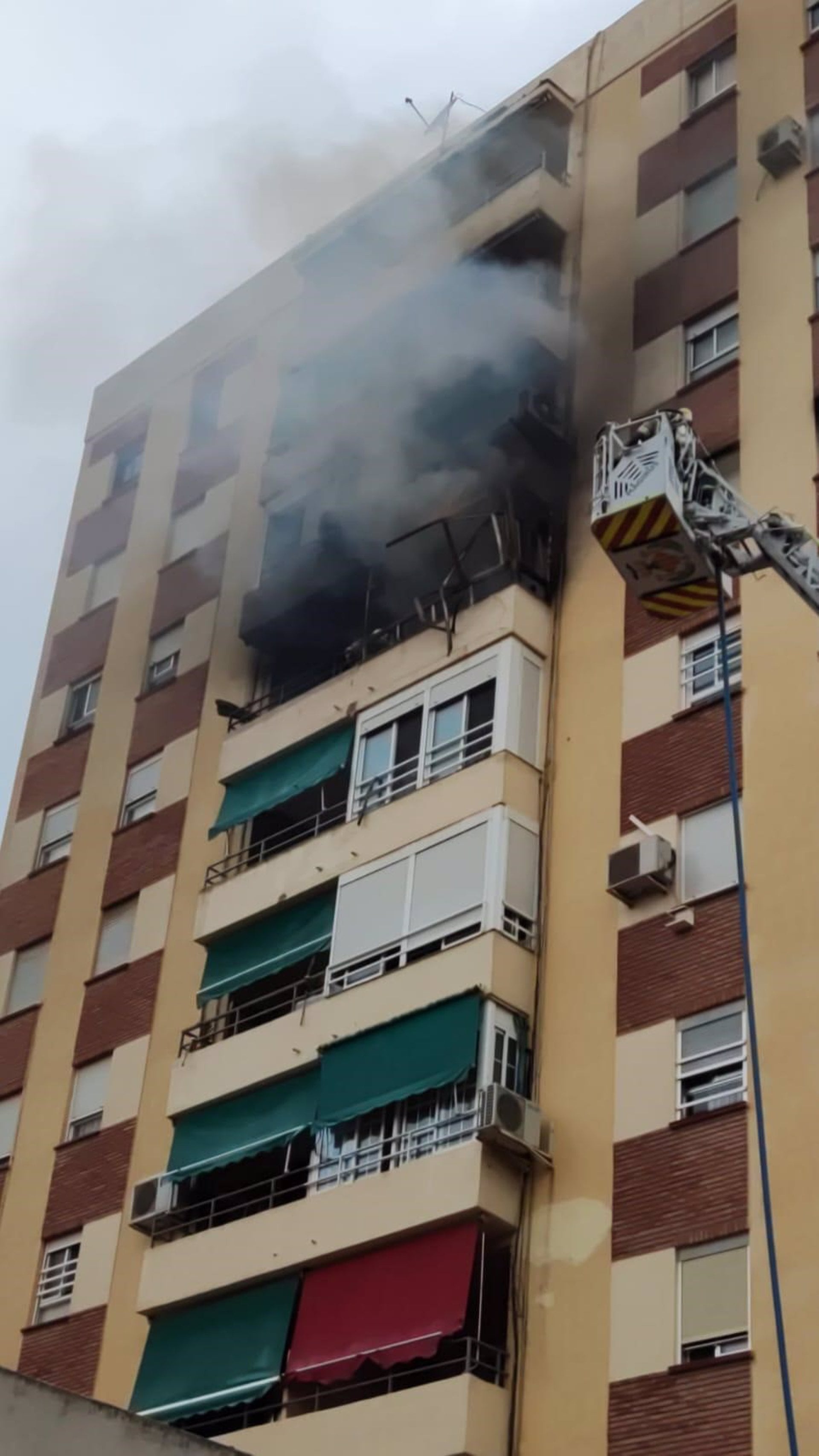 Incendio de una vivienda en la calle Regina Más de València