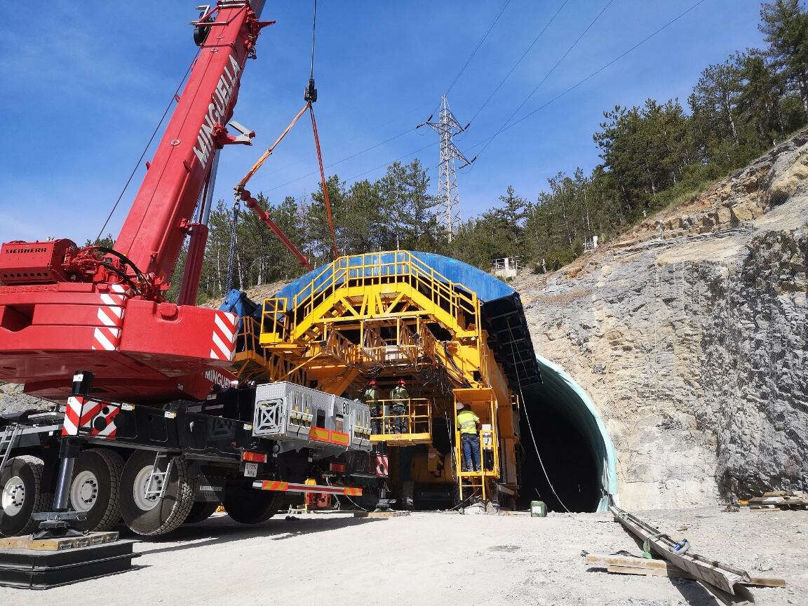 Imagen de uno de los nuevos túneles que se están construyendo en la carretera N-260, entre Campo y El Run, en el acceso al valle de Benasque / Mitma