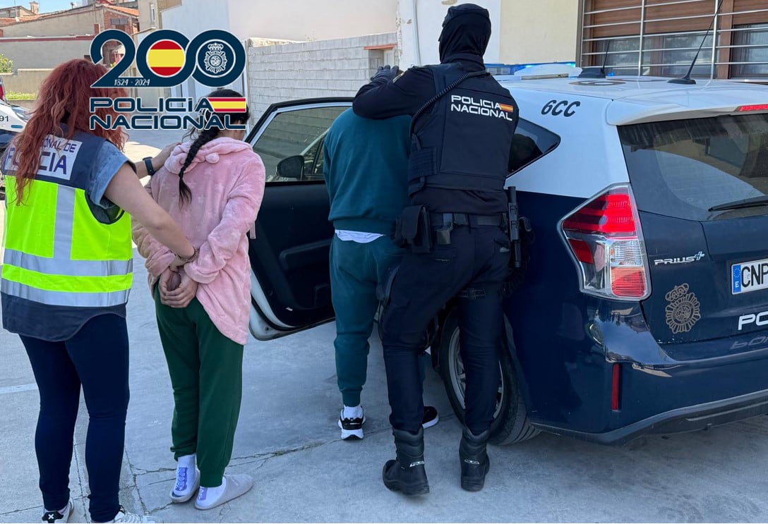 Los detenidos tenían en vigor una orden de detención e ingreso en prisión requerida por la Audiencia Provincial de Valencia por un delito contra la salud pública.