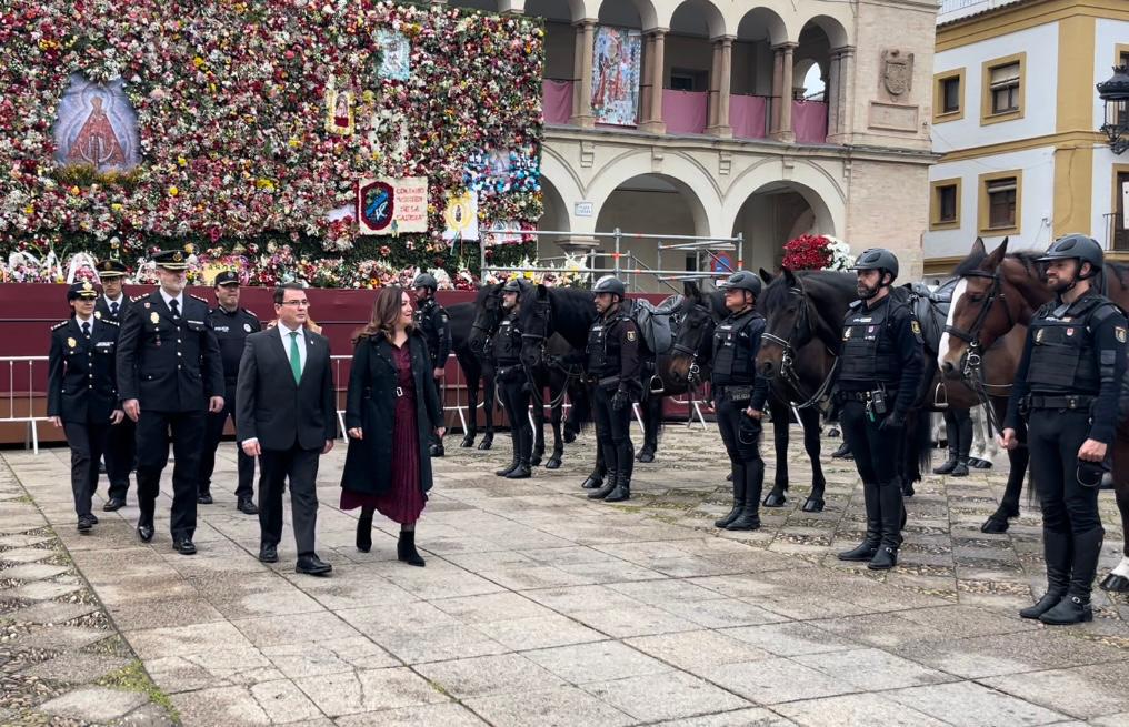 Autoridades supervisando el dispositivo de Policía Nacional para la Romería de la Virgen de la Cabeza.