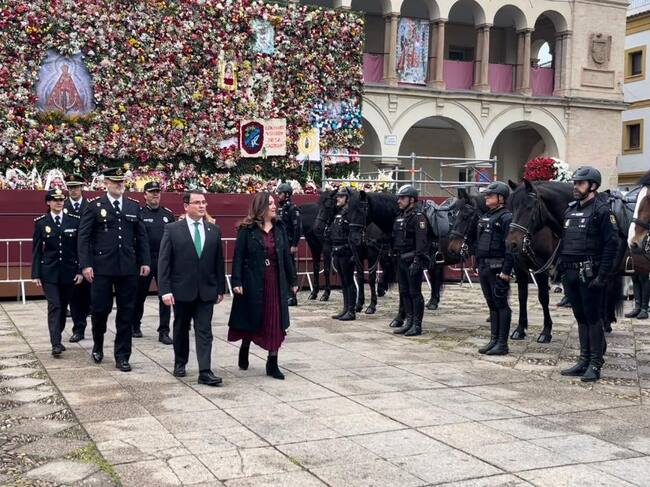 Autoridades supervisando el dispositivo de Policía Nacional para la Romería de la Virgen de la Cabeza.