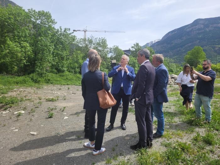 Sobre esta parcela se edificarán 29 viviendas en Benasque para trabajadores del sector turístico. Foto: DGA