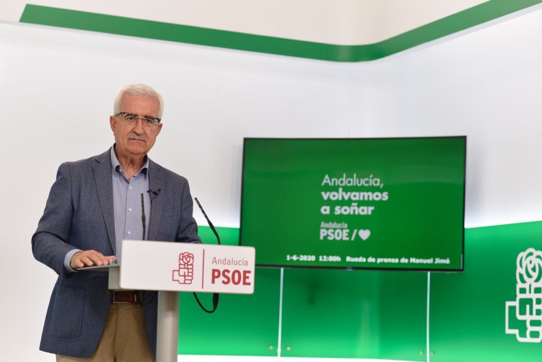 El portavoz adjunto del PSOE-A Manuel Jiménez Barrios, en rueda de prensa, en una foto de archivo.