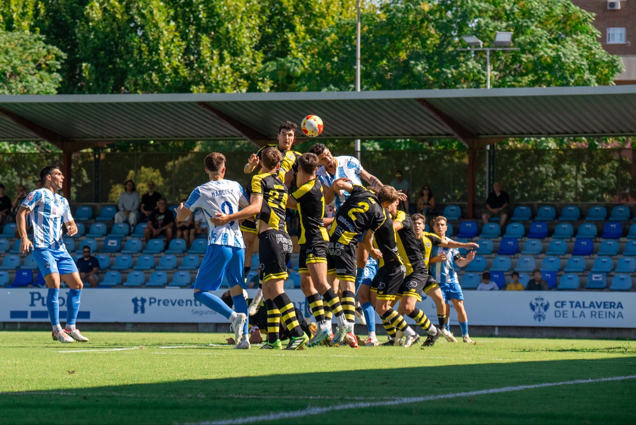 Remate de Di Renzo para poner el 1-0 en el Talavera-Barakaldo