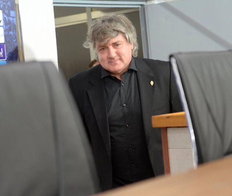 Narciso Juliá entrando en la sala de prensa de La Romareda donde tantas veces defendió la camiseta del Real Zaragoza