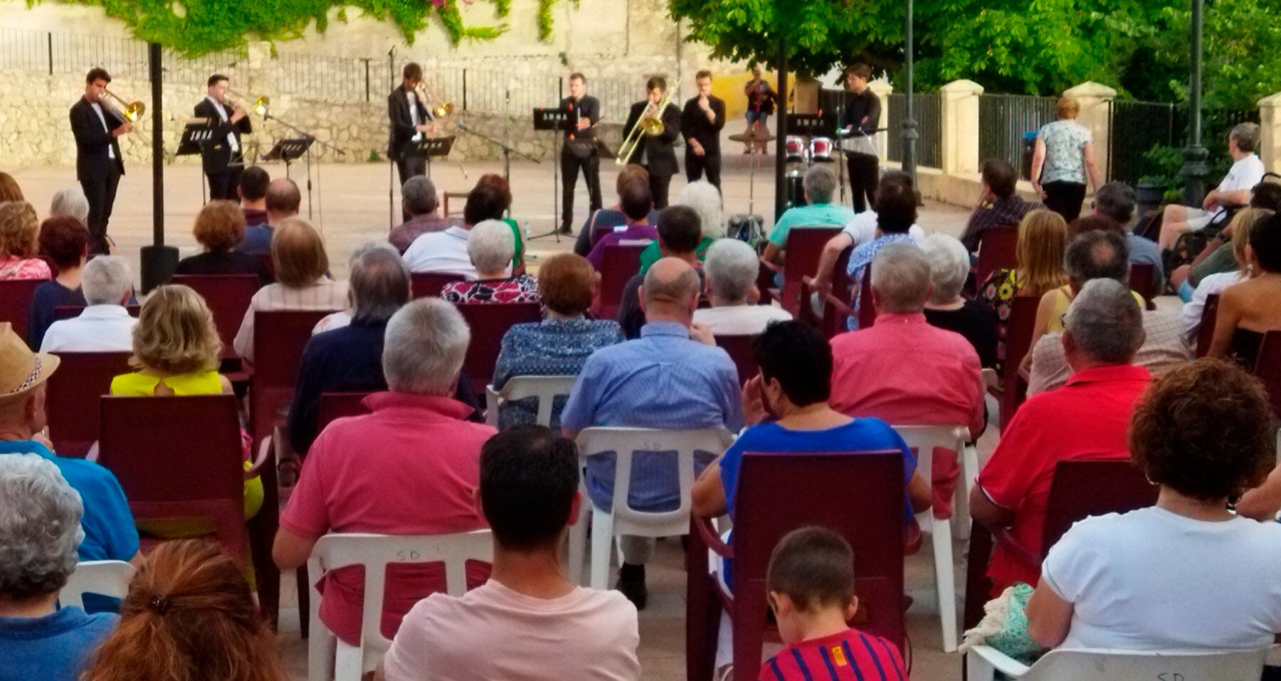 Imatge d'un acte d'homenatge a Ovidi que va tindre lloc a Penàguila