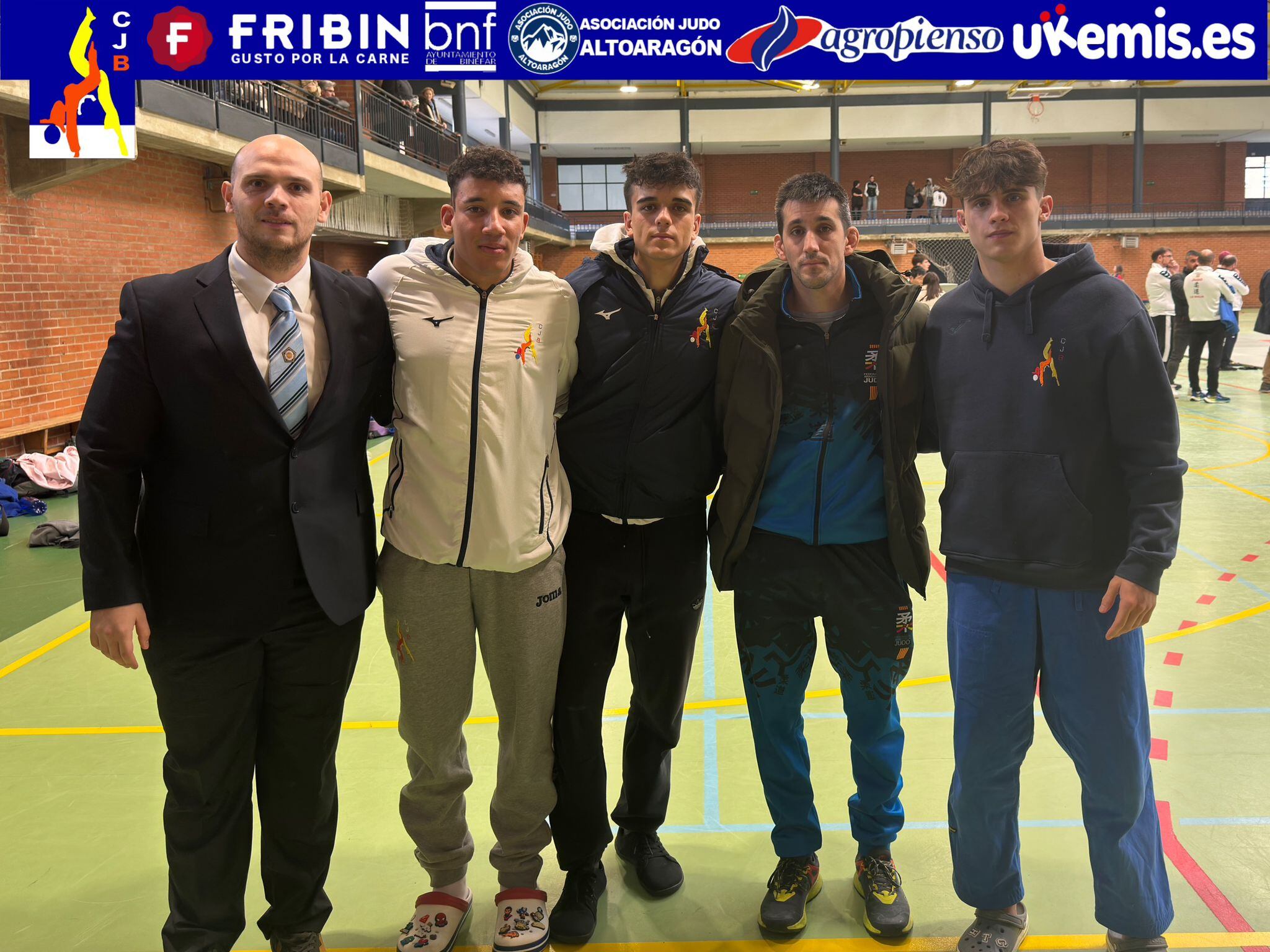 Deportistas júnior del Club Judo Binéfar