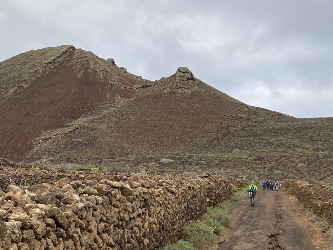 Una de las rutas de senderismo por el municipio de Haría.