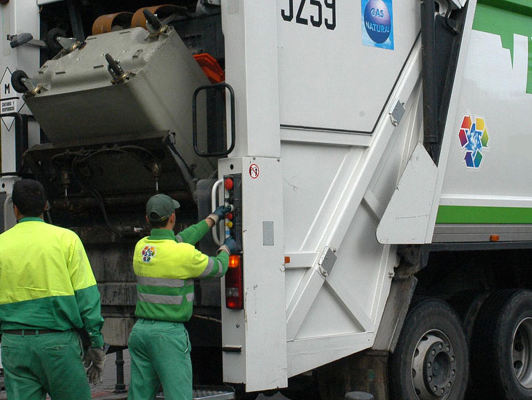 Imagen de recurso de trabajadores de recogida de basuras en Valdemoro