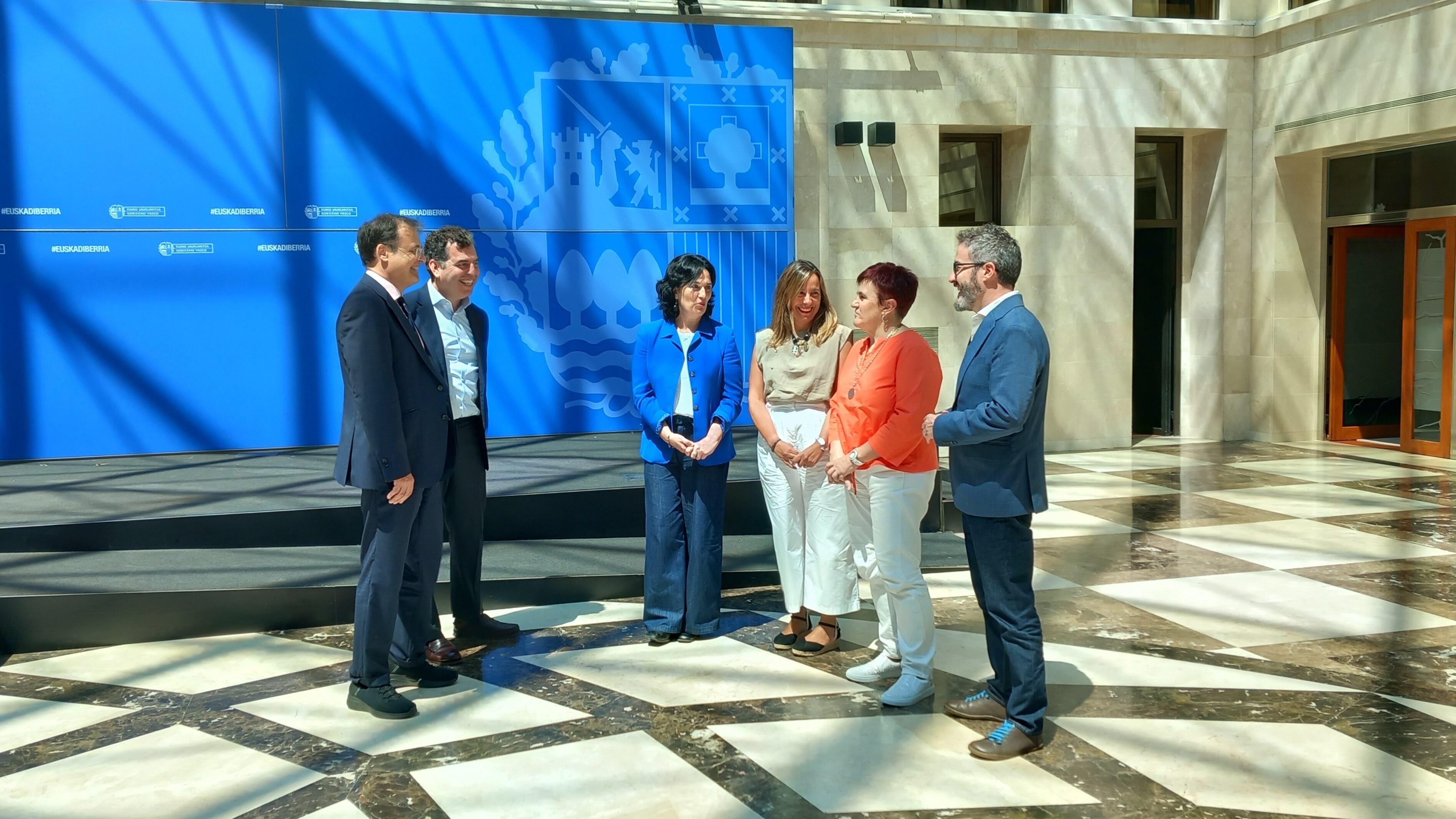 Alberto Martínez, consejero de Salud, con su nuevo equipo