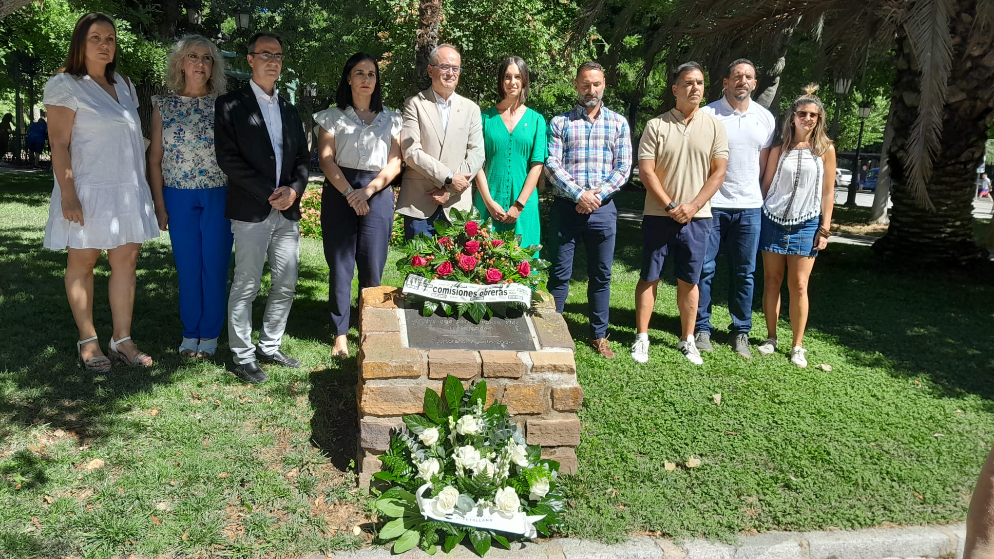 Corporación homenajeando a las víctimas del accidente