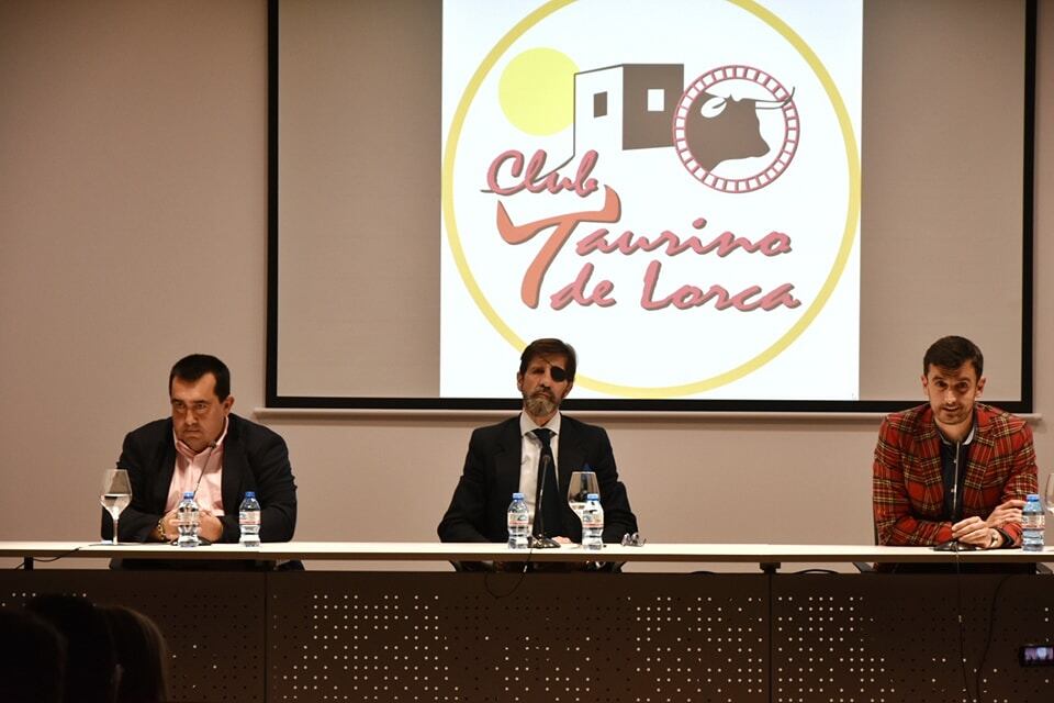 Juan José Padilla, ídolo y “pirata” del toreo, emociona en la apertura del ciclo cultural taurino de Lorca