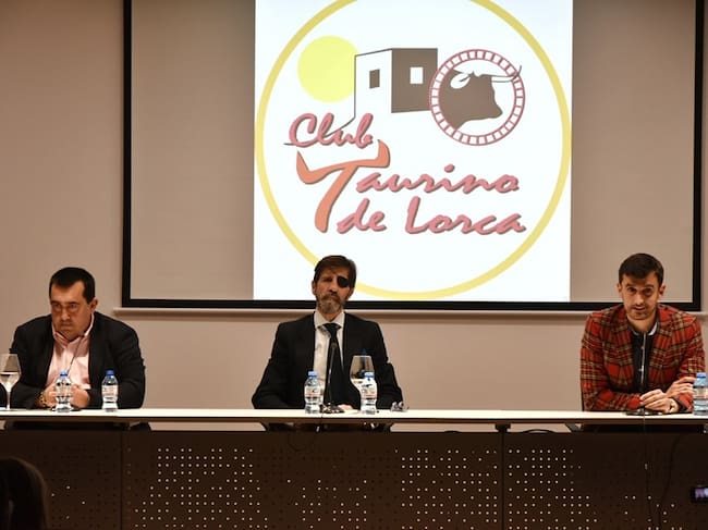 Juan José Padilla, ídolo y “pirata” del toreo, emociona en la apertura del ciclo cultural taurino de Lorca