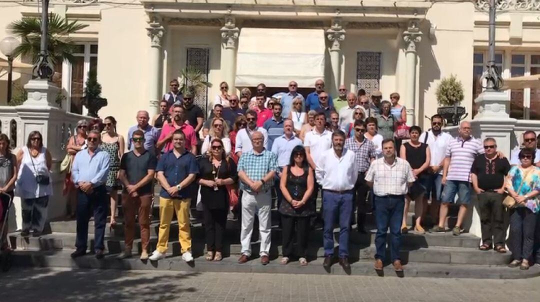 Minuto de silencio convocado por el Ayuntamiento de Huesca condenando la agresión y muerte de un joven en las Fiestas de San Lorenzo 