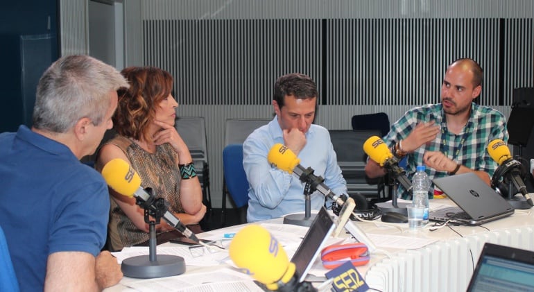 De izquierda a derecha, Carles Francino, Luz Sánchez-Mellado, Roberto Sánchez y Antonio Pampliega.