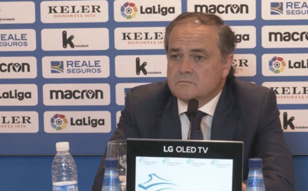 Aperribay serio durante la presentación de Matt Ryan