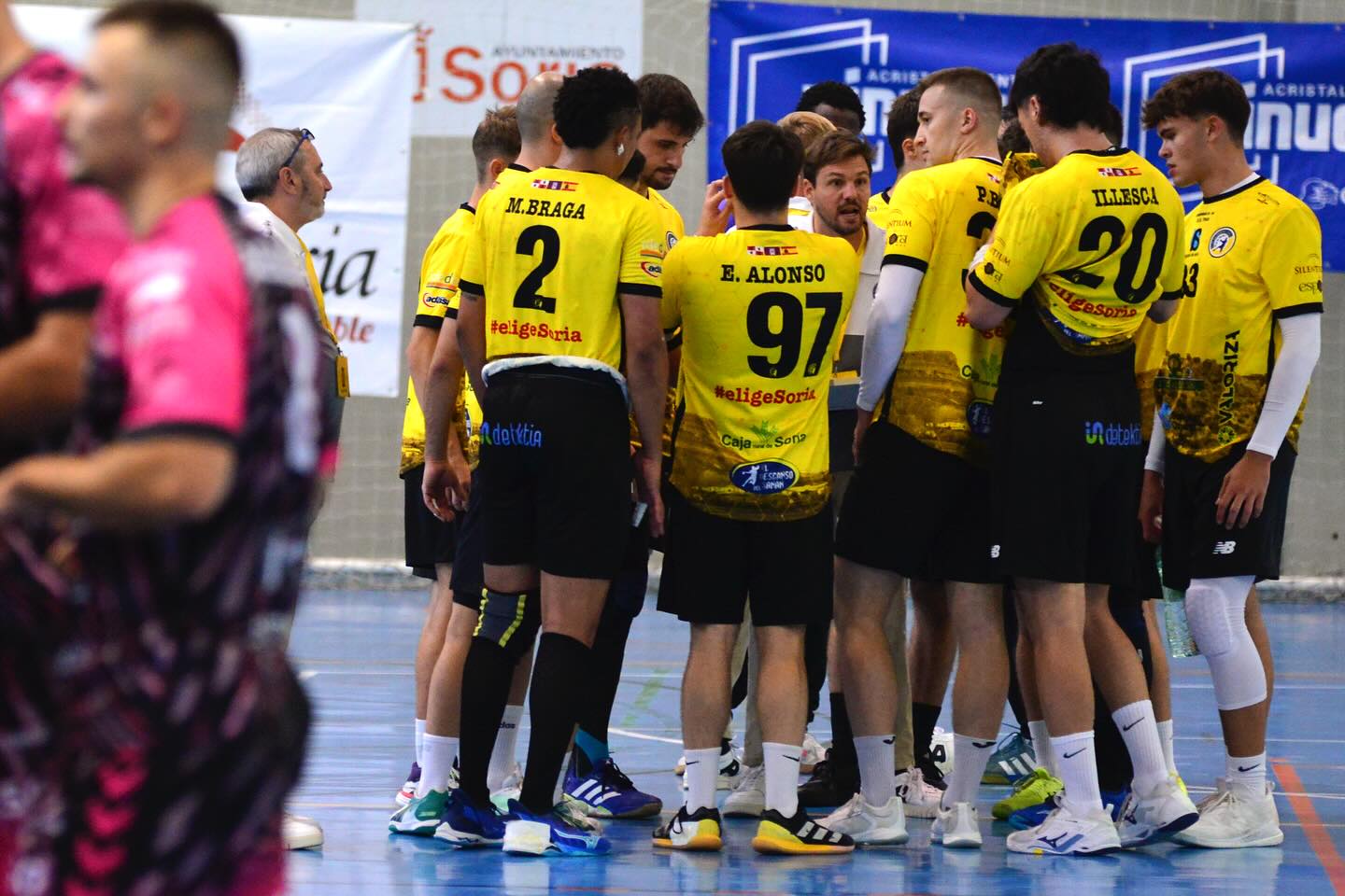 El Balonmano Soria consigue su primera victoria de la temporada en División de Honor Plata.