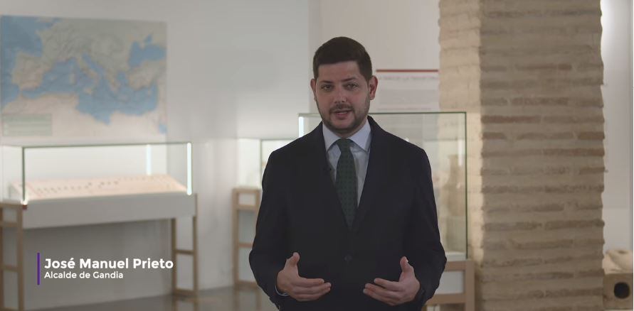 José Manuel Prieto, alcalde de Gandia, durante el mensaje de Navidad que pudieron ver en Telesafor.