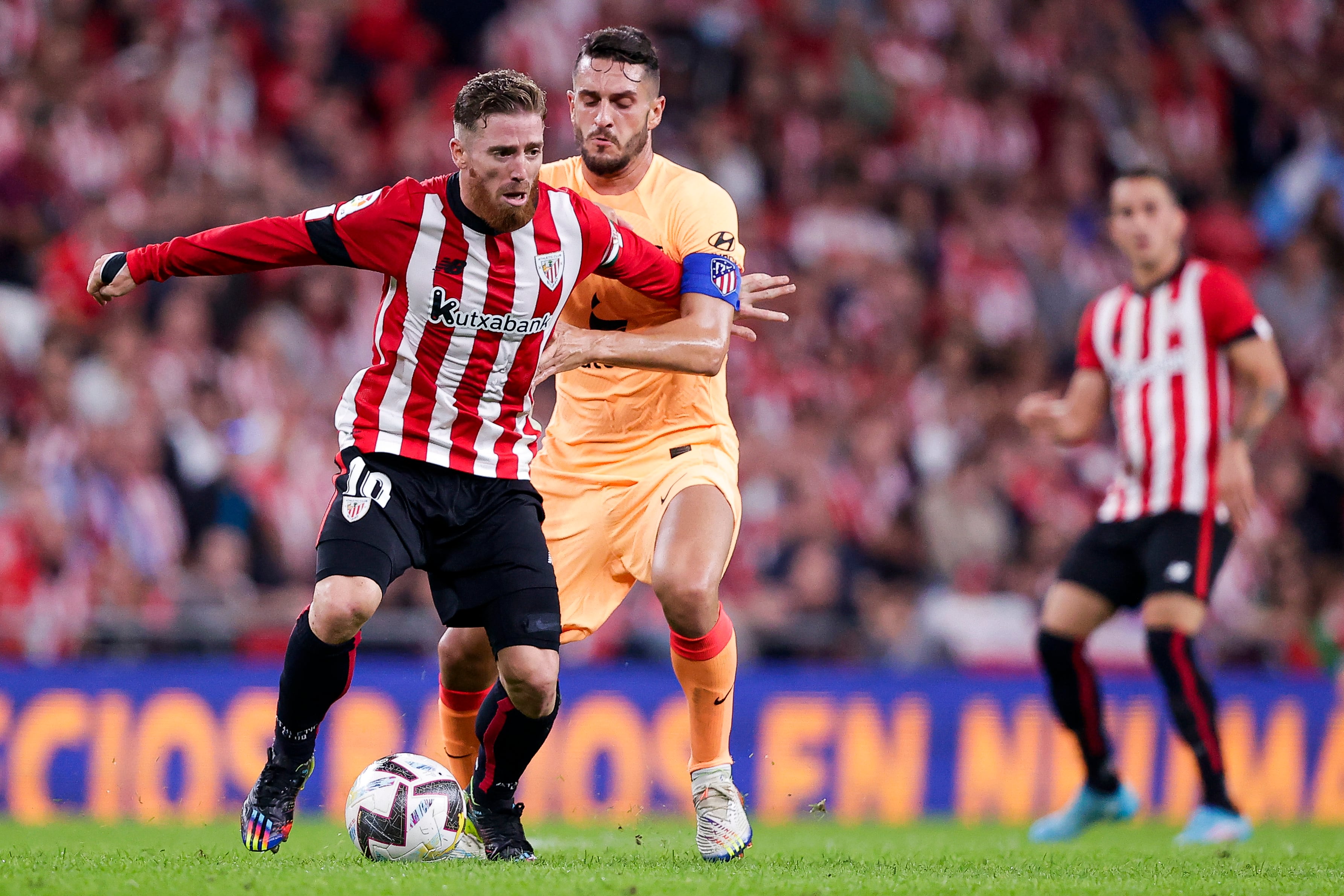 Muniain y Koke durante el Athletic - Atlético de Madrid. (Photo by David S. Bustamante/Soccrates/Getty Images)